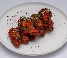 Крылышки глазированные с соусом BBQ