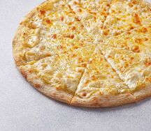 Пицца классическая Четыре сыра