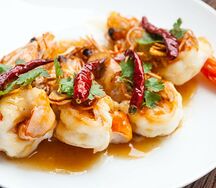 Пряные тигровые креветки с соусом юдзу