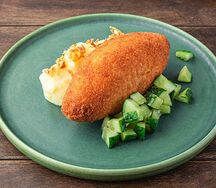 Котлета по-киевски с моцареллой на подушке из картофельного мусса