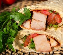 Карси хоровац с курицей и клюквенный морс