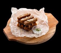 Гренки с чесноком и сыром