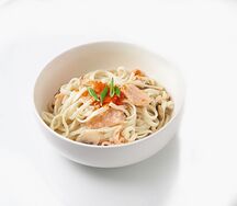 Сливочный удон с лососем