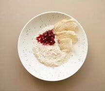 Рисовая каша с клюквой