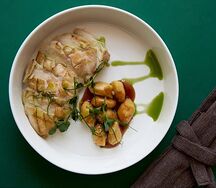 Куриная грудка под мясным соусом