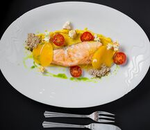 Стейк из семги с кукурузным кремом