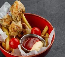 Шашлычок из курицы с картошкой фри