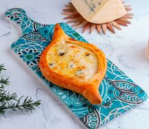 Хачапури-лодочка Четыре сыра