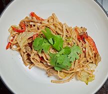 Лапша с грибами и соусом хойсин