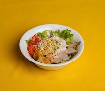 Салат Цезарь с курицей гриль