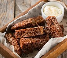 Гренки с сырным соусом