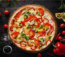 Пицца с курицей и брокколи