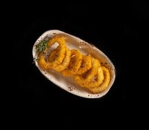 Кольца кальмара с соусом тартар