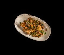 Креветка жареная с чесноком