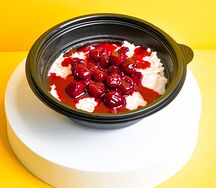 Овсяная каша на кокосовом молоке с вишней