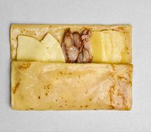 Блин-шаверма с томлёной курицей и сыром