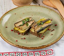 Бутерброды со шпротами