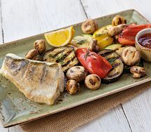 Судак с овощами гриль