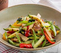 Салат с подкопченной курочкой и печеными овощами