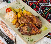 Свиные ребра с молодым картофелем