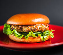 Бургер с креветкой и курицей