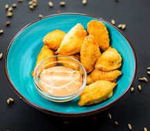Мини-чебуреки с соусом кимчи-майо