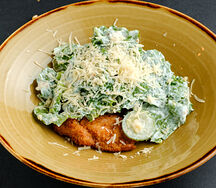 Салат с хрустящим цыпленком