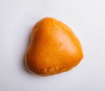 Пирожок печеный с ягодой