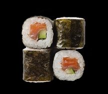 Ролл с лососем и огурцом