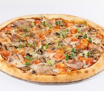 Пицца с беконом и грибами