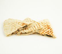 Кесадия с куриным филе и грибами