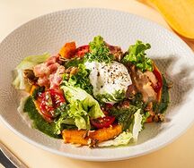 Салат из печеной тыквы с беконом 