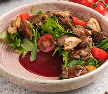 Салат с куриной печенью