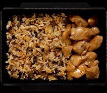 Рис по-сингапурски со свининой в кисло-сладком соусе