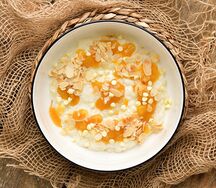 Рисовая каша с персиковым конфитюром