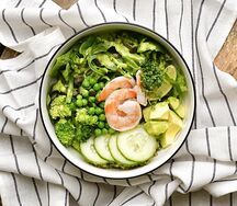 Зеленый салат с креветкой