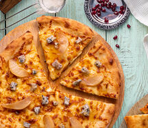 Хачапури с грушей и сыром Дор Блю