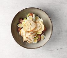 Салат цезарь с куриной грудкой