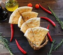 Фокачча с пармезаном и базиликом