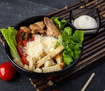 Салат Цезарь с курицей