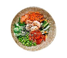 Боул с креветками и лососем