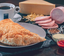 Чебурек с ветчиной и сыром