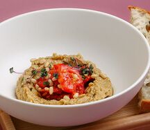 Хумус с вялеными томатами, кедровым орехом и тахини из семян конопли