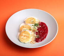 Сырники с домашней сметаной, топпингом