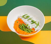 Говядина с грибами, горошком и пюре из корнеплодов