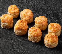 Ролл запеченный в кунжуте с креветкой чили