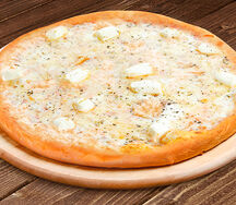 Пицца Четыре сыра 30 см на класс. тесте