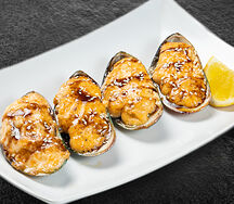 Мидии запеченные под спайси соусом 4 шт