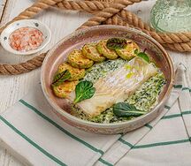 Треска с запеченным цукини и соусом из шпината