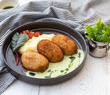 Котлетки из балтийского судака с мятным соусом